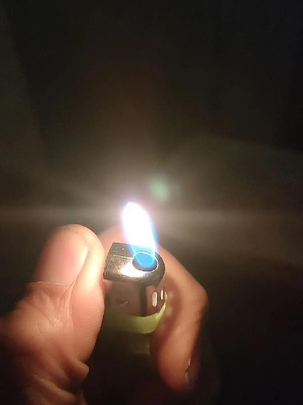 偷穿女装上学被同桌发现